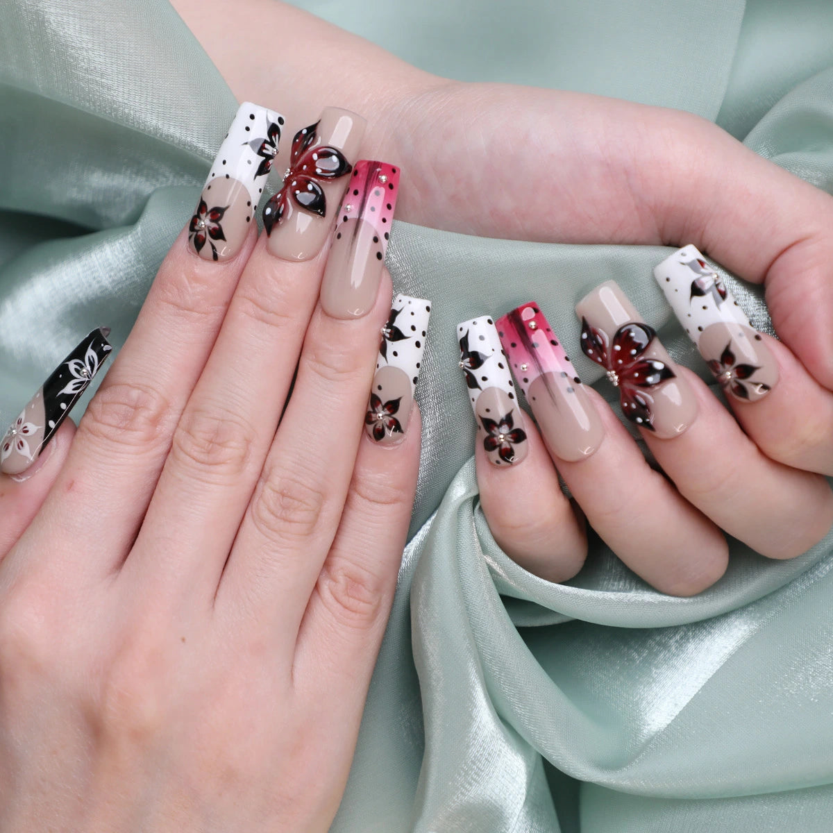Faux ongles à presser carrés de luxe faits à la main Rose-Papillon