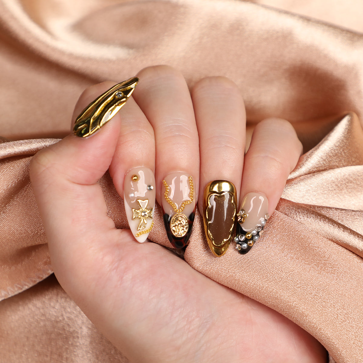 Amber Era Vintage Press On Nails Short Handmade Luxury Almond Nail Set Classic Design for Elegant Everyday Wear