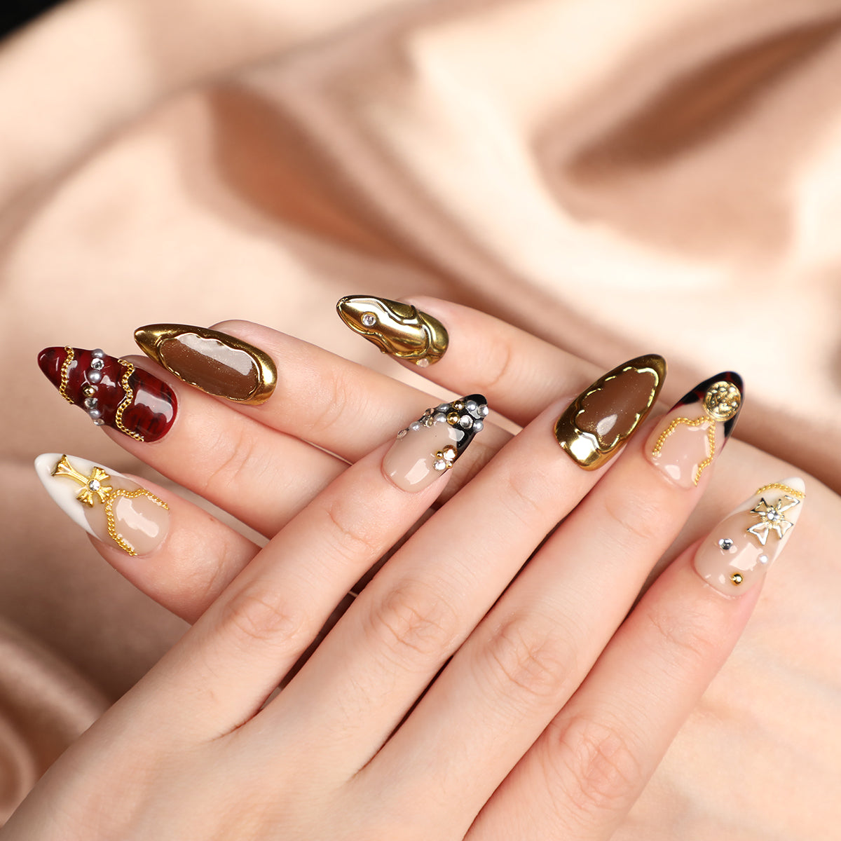 Amber Era Vintage Press On Nails Short Handmade Luxury Almond Nail Set Classic Design for Elegant Everyday Wear