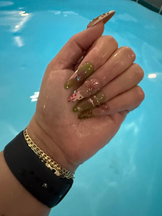 Faux Ongles Faits Main Press-On Wild Glow Stiletto