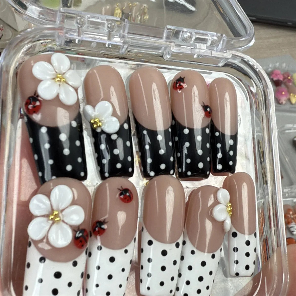 Daisy Dots Acrylic Press On Nails