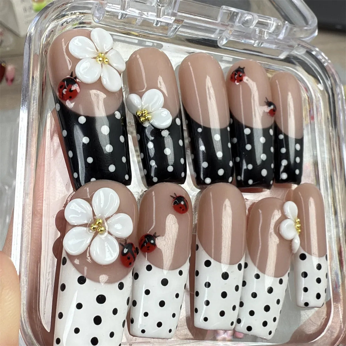 Daisy Dots Acrylic Press On Nails