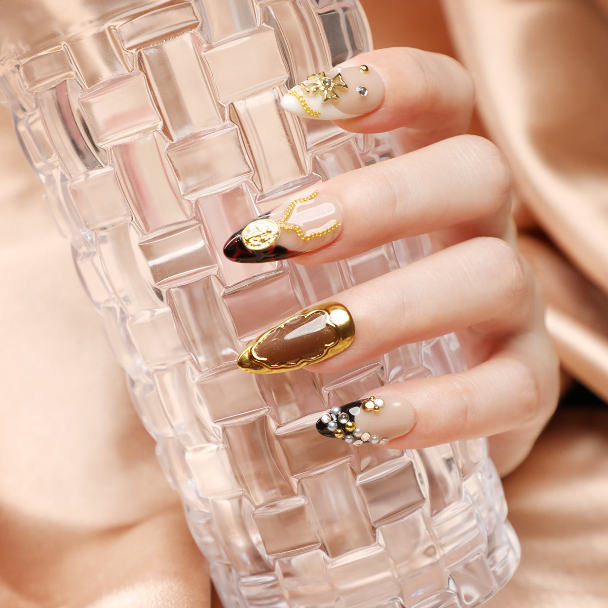 Amber Era Vintage Press On Nails Short Handmade Luxury Almond Nail Set Classic Design for Elegant Everyday Wear