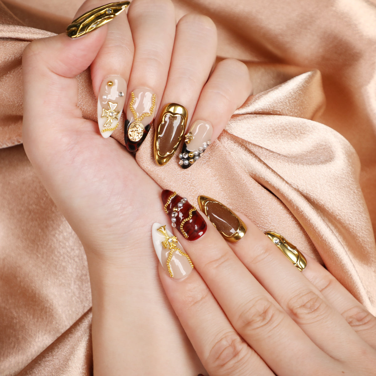 Amber Era Vintage Press On Nails Short Handmade Luxury Almond Nail Set Classic Design for Elegant Everyday Wear