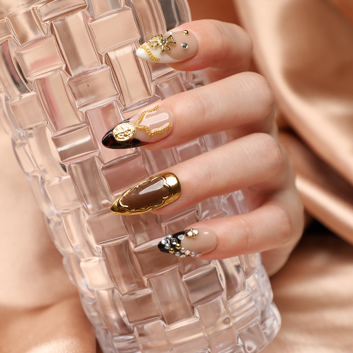 Amber Era Vintage Press On Nails Short Handmade Luxury Almond Nail Set Classic Design for Elegant Everyday Wear