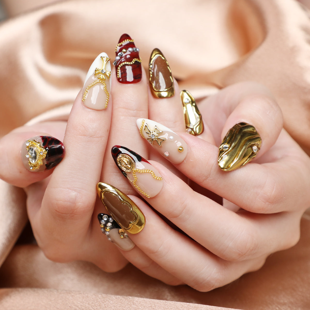 Amber Era Vintage Press On Nails Short Handmade Luxury Almond Nail Set Classic Design for Elegant Everyday Wear