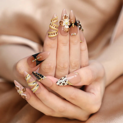 Faux ongles à presser en acrylique luxueux neutres faits à la main avec accents dorés