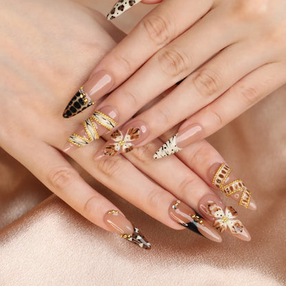 Faux ongles à presser en acrylique luxueux neutres faits à la main avec accents dorés