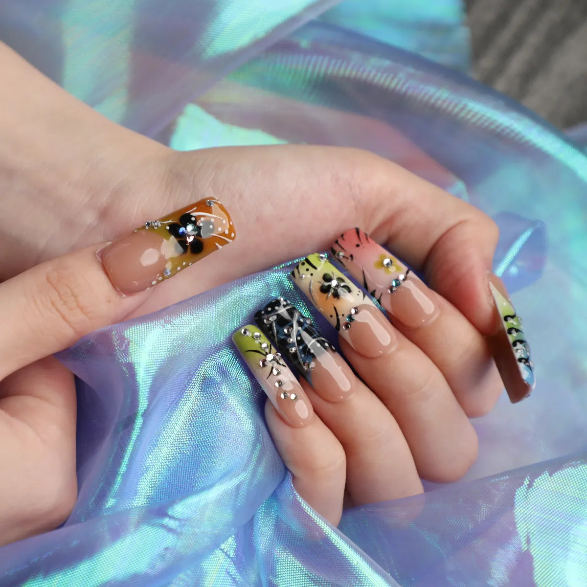 design detail of the whole set of clear bliss press on acrylic nail