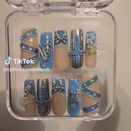 Unboxing and trying on video of musemoodnails blue square nails